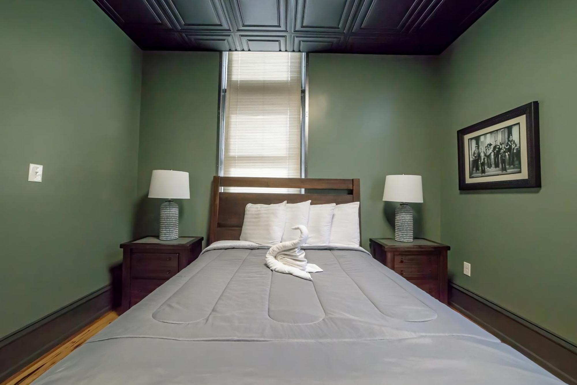 Hall Grand Hotel 2*